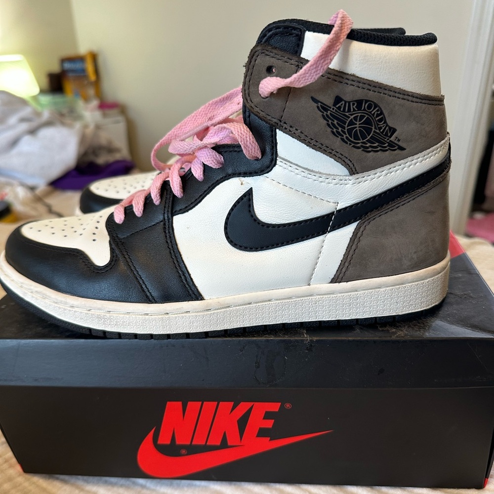 Nike Air Jordan 1 High Top mochas